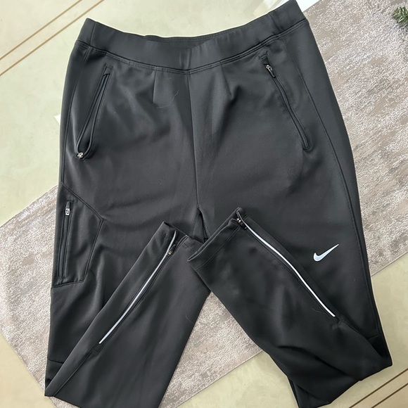 Nike Women’s Joggers - Picture 5 of 16